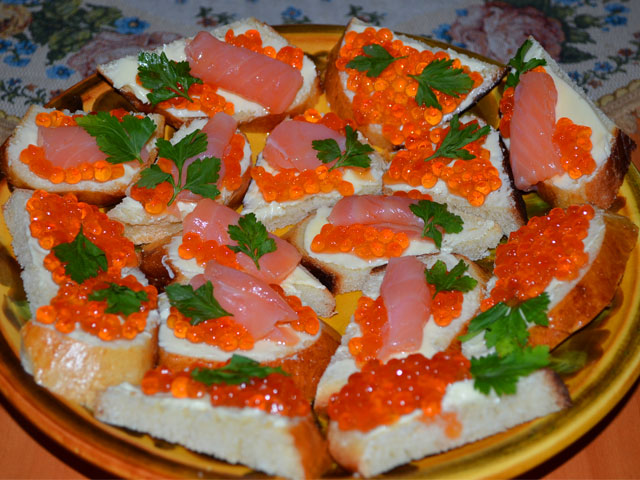 buterbrody-s-ikroj-i-semgoj