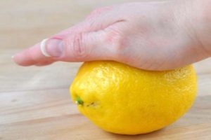 "Готовим" лимон для добывания сока
