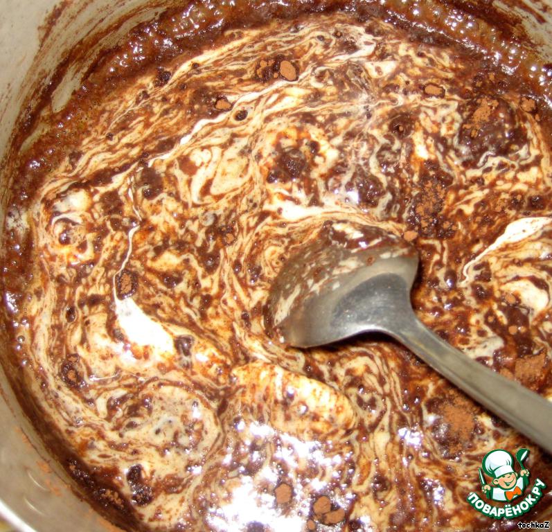 Фото приготовления рецепта: Маффины с кусочками шоколада - шаг №2