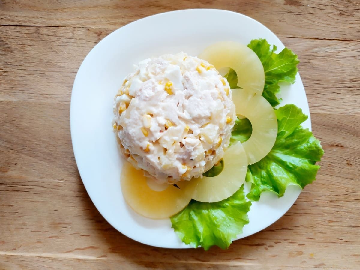 Салат с ананасом и курицей фото