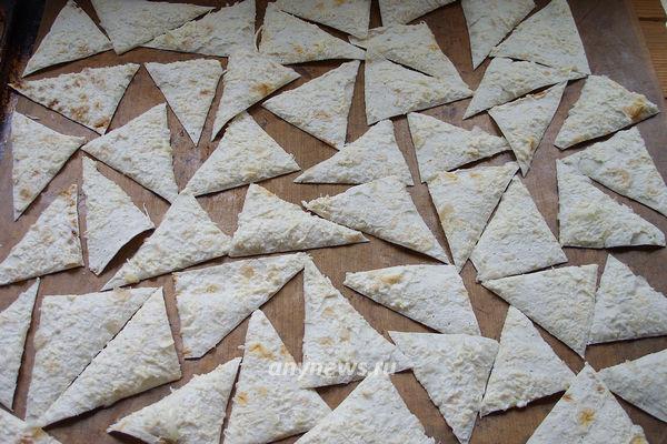 Чипсы из готового лаваша с сыром