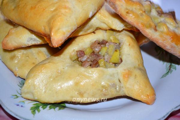 Открытые пирожки с картошкой и мясом