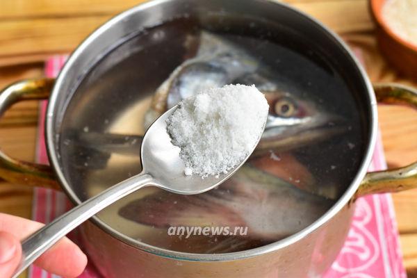 Уха из головы и хвоста горбуши с рисом и картошкой