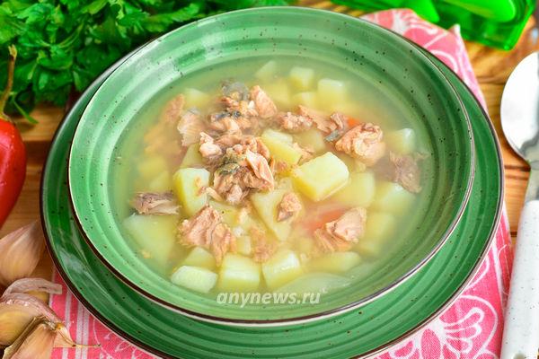 Уха из головы и хвоста горбуши с рисом и картошкой