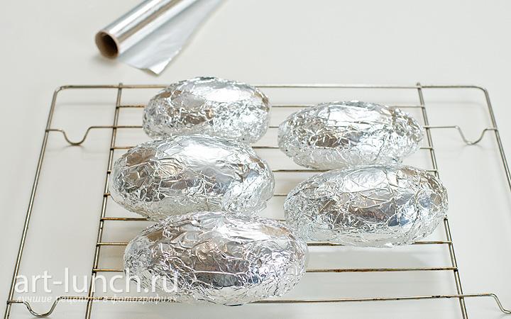 Запеченный фаршированный картофель с сыром и беконом - пошаговый рецепт с фото Запеченный фаршированный картофель