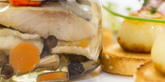 Как засолить кусочки селёдки в масле Как засолить кусочки селёдки в масле