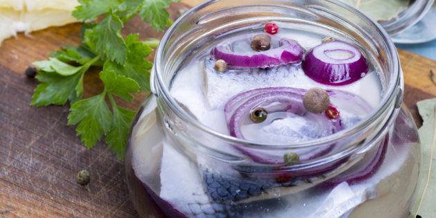 Как засолить селёдку с уксусом и луком Как засолить селёдку с уксусом и луком