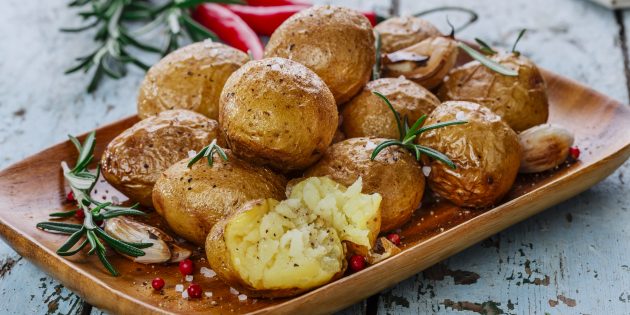 как запечь картошку с розмарином и чесноком