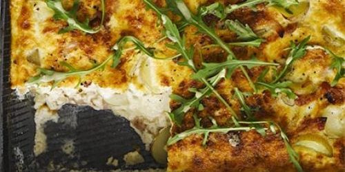 Яичная запеканка с молодой картошкой и беконом Рецепты с молодой картошкой: Яичная запеканка с молодой картошкой и беконом