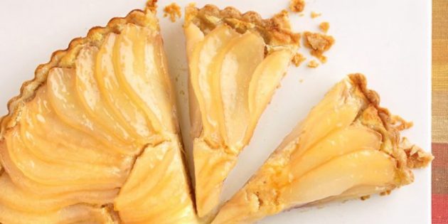 Пирог с грушами, абрикосовым джемом и миндальным кремом Пирог с грушами, абрикосовым джемом и миндальным кремом