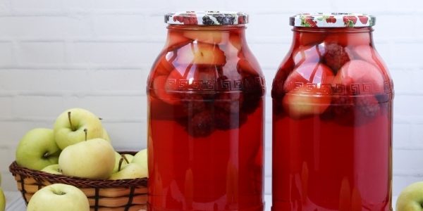 Компот из яблок и ежевики Компот из яблок и ежевики