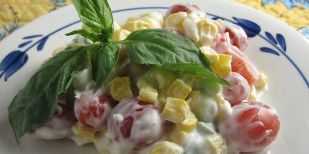 Салат с кукурузой, помидорами, перцем и пармезановой заправкой Рецепты: Салат с кукурузой, помидорами, перцем и пармезановой заправкой