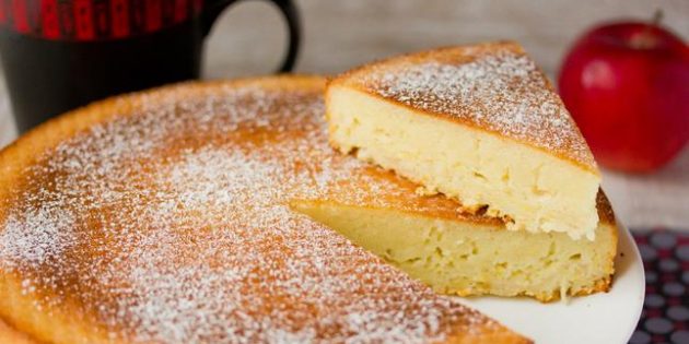 Манник с яблоками на кефире