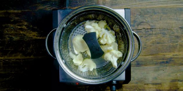 Как и сколько варить цветную капусту в кастрюле Как и сколько варить цветную капусту в кастрюле