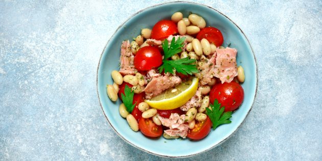 Салат с тунцом, фасолью и помидорами: простой рецепт