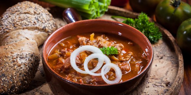 Гуляш из говядины с морковью и луком Рецепты: Гуляш из говядины с морковью и луком