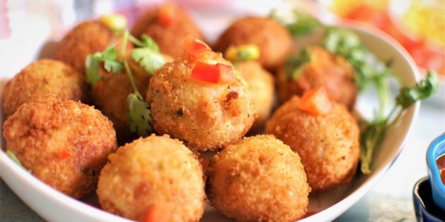 ССырные шарики с кукурузой и кинзой Сырные шарики с кукурузой и кинзой