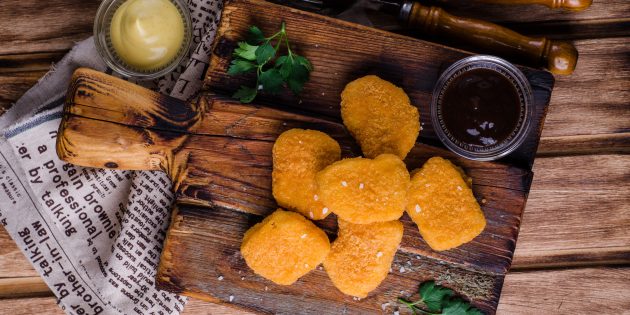Куриные наггетсы в сырной панировке Куриные наггетсы в сырной панировке