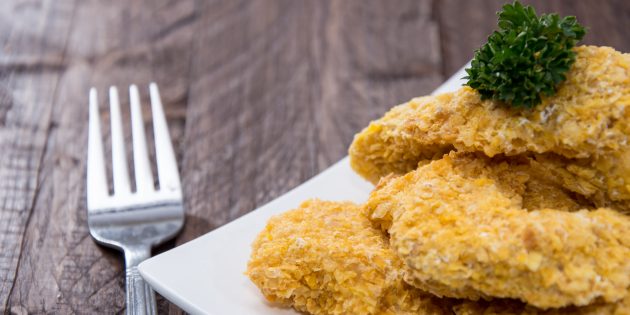 Куриные наггетсы с кукурузными хлопьями от Джейми Оливера Куриные наггетсы с кукурузными хлопьями от Джейми Оливера