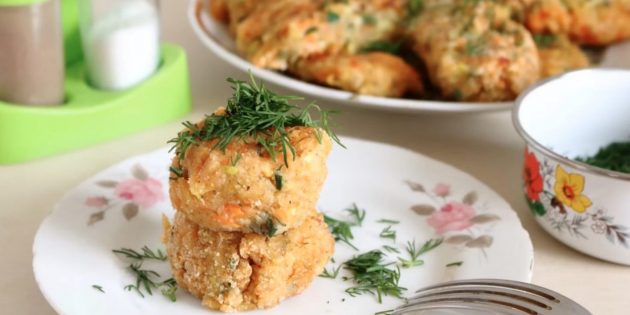 Веганские котлеты из кабачков с картофелем и морковью Веганские котлеты из кабачков с картофелем и морковью