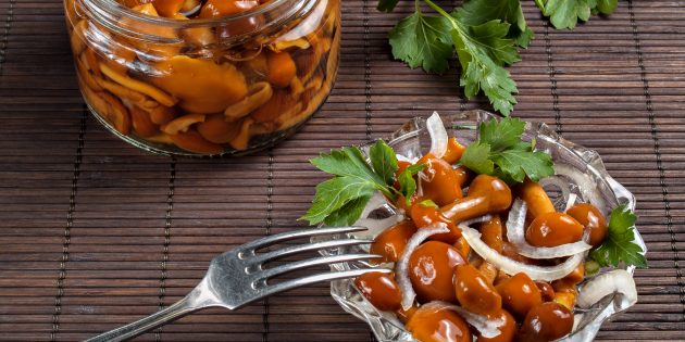 Маринованные опята с гвоздикой и перцем Маринованные опята с гвоздикой и перцем: простой рецепт