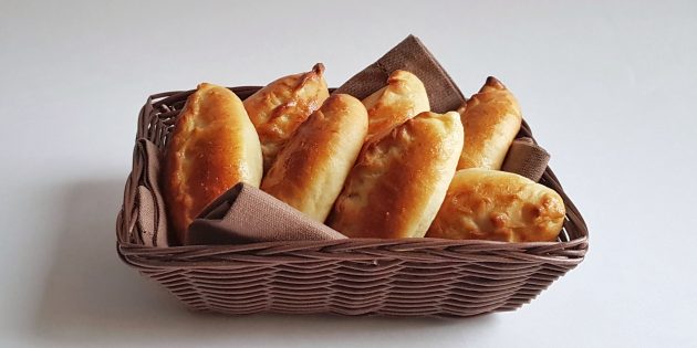 Пирожки из дрожжевого теста с яблоками и курицей Пирожки из дрожжевого теста с яблоками и курицей