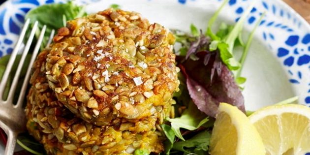 Оладьи из тыквы с картофелем и тыквенными семечками Оладьи из тыквы с картофелем и тыквенными семечками