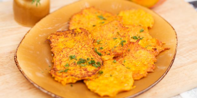 Оладьи из тыквы с сыром, чесноком и петрушкой Тыквенные оладьи с сыром, чесноком и петрушкой