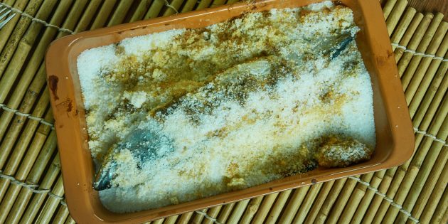 Скумбрия в духовке под солью Скумбрия в духовке под солью: простой рецепт
