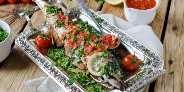Скумбрия в духовке с томатным соусом Как приготовить скумбрию в духовке с томатным соусом: простой рецепт