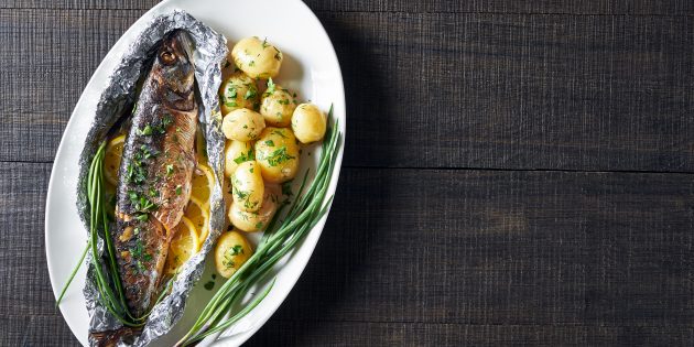 Скумбрия в духовке с луком и лимоном Скумбрия в духовке с луком и лимоном: простой рецепт