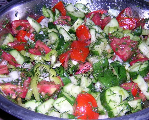 овощной салат - заправить маслом