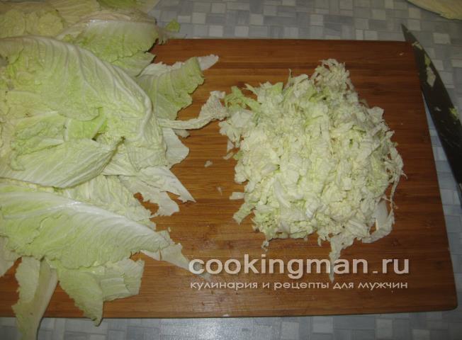 Салат с копченой курицей и пекинской капустой салат пекинская капуста сухарики