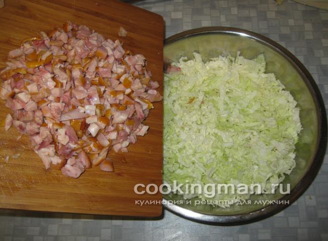 Салат с копченой курицей и пекинской капустой салат пекинская капуста сухарики