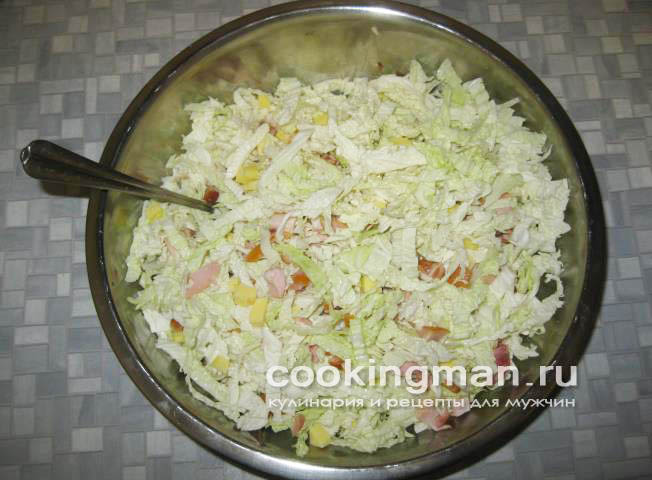 Салат с копченой курицей и пекинской капустой салат пекинская капуста сухарики