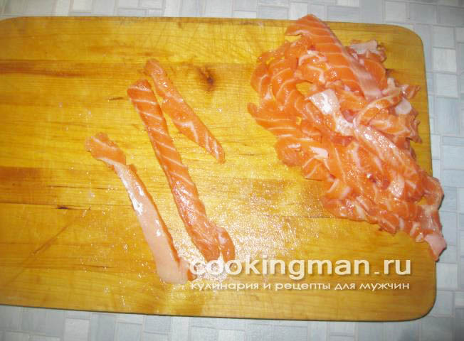 Ролл с лососем и васаби сяке маки