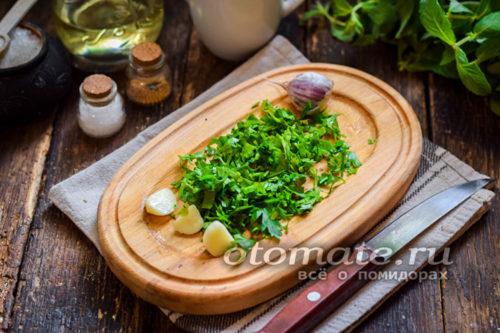 Рецепт перца с петрушкой и чесноком на зиму. Перец с зеленью и чесноком по-кавказски 07 Рецепт перца с петрушкой на зиму. Пикантный маринованный болгарский перец — вкус поражает