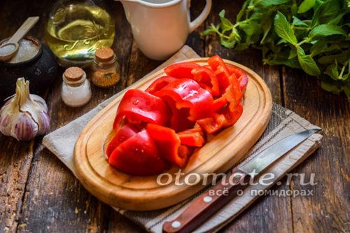 Рецепт перца с петрушкой и чесноком на зиму. Перец с зеленью и чесноком по-кавказски 07 Рецепт перца с петрушкой на зиму. Пикантный маринованный болгарский перец — вкус поражает
