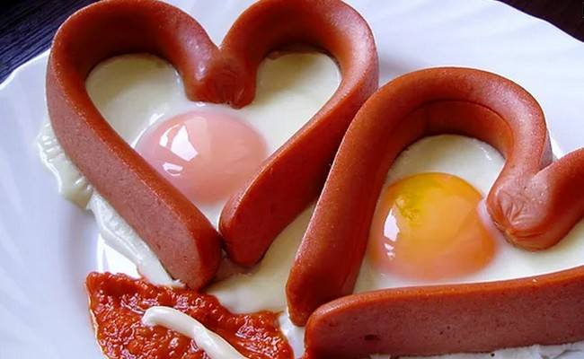 Сердечки из сосисок с яйцом – рецепт с фото