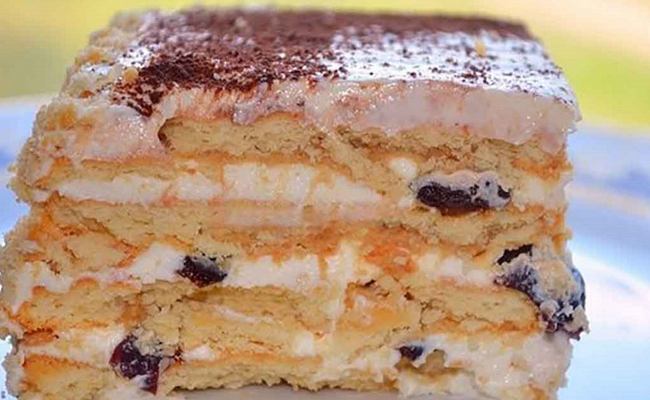 Торт из печенья без выпечки со сгущенкой и творогом