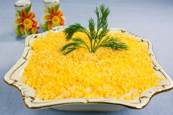 салат со шпротами слоями