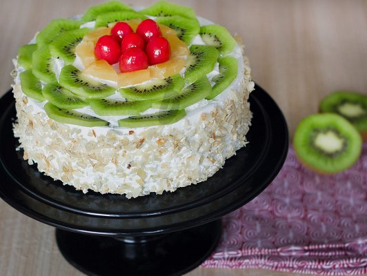 Торт из скиви и бананом из готовых коржей