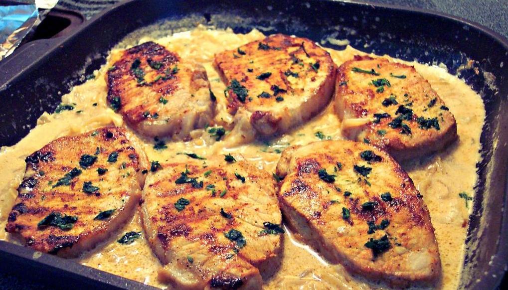 Мясо под сметанным соусом