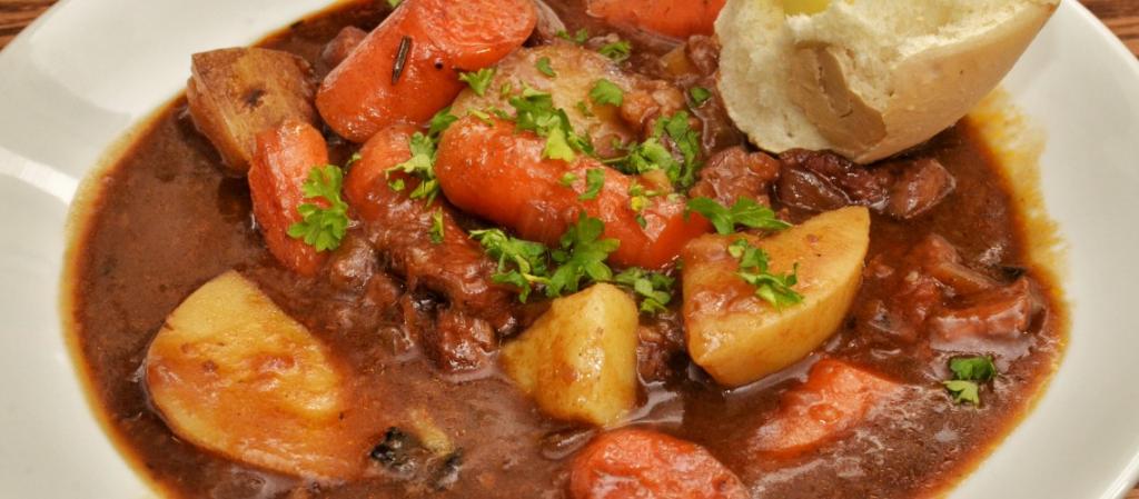 мясо тушеное с солеными огурцами название