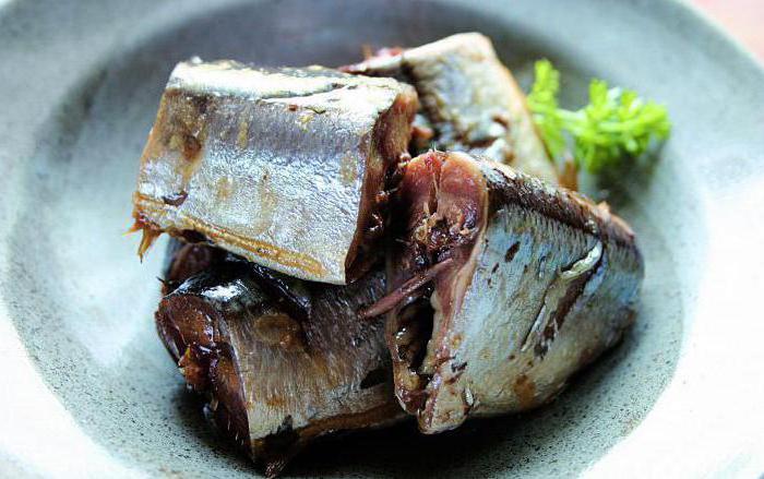 салат с сайрой и яйцом и рисом