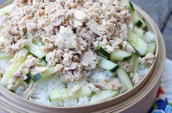 салат с сайрой консервированной рисом и яйцами