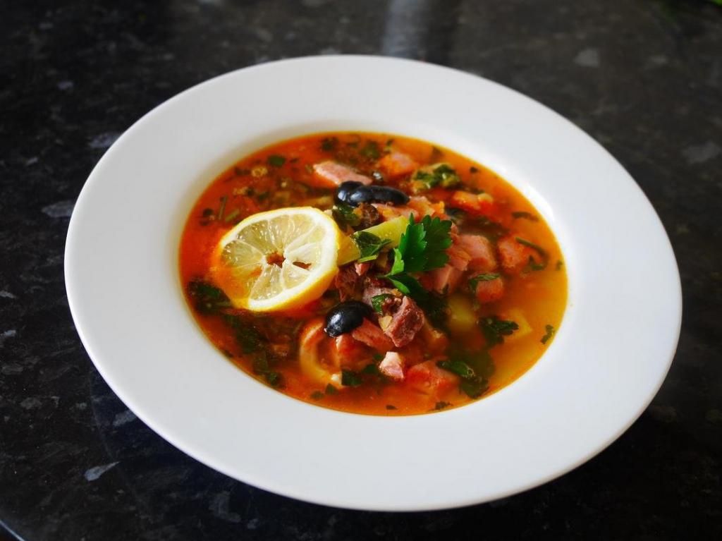 рецепт солянки с колбасой и мясом пошаговый