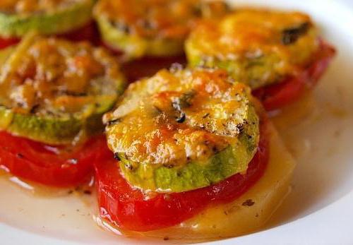 кабачки с чесноком и майонезом и помидорами