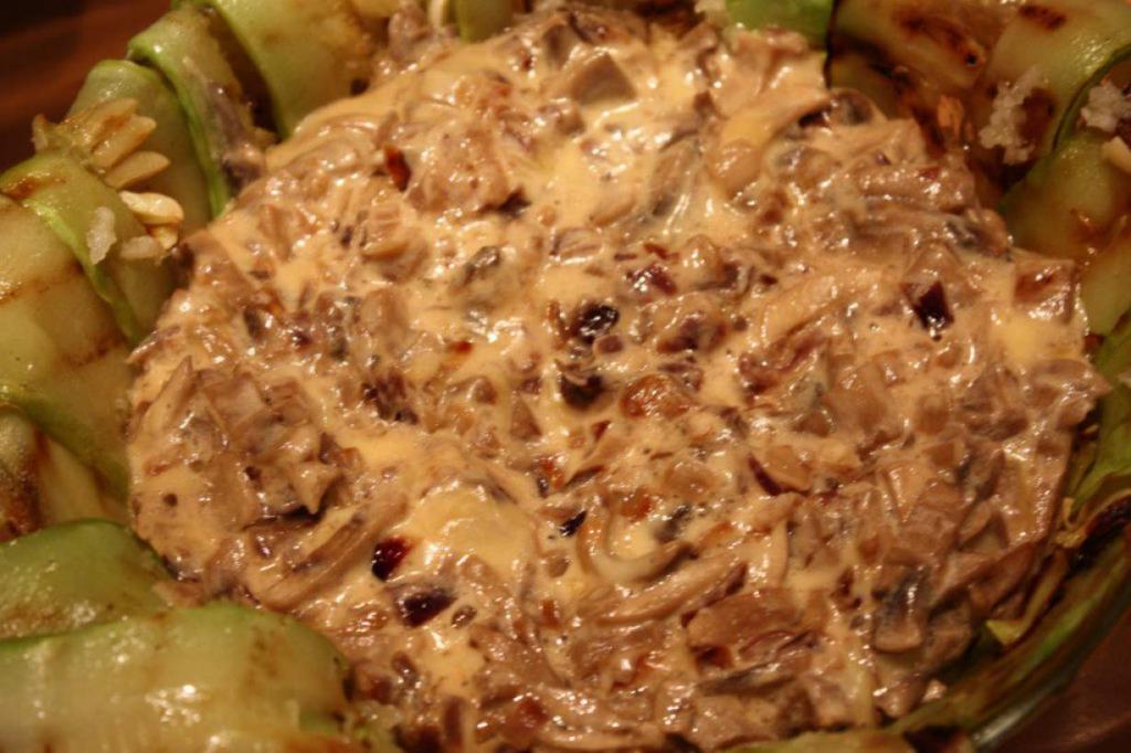 Шампиньоны в духовке с сыром и сметаной