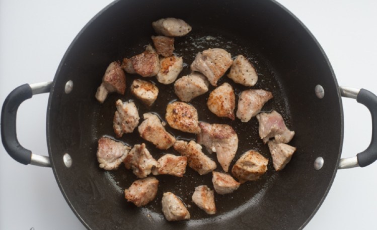 Приготовление картошки тушеной с мясом пошагово